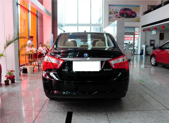 启辰D50 2013款 1.6L 手动豪华版 外观   正后