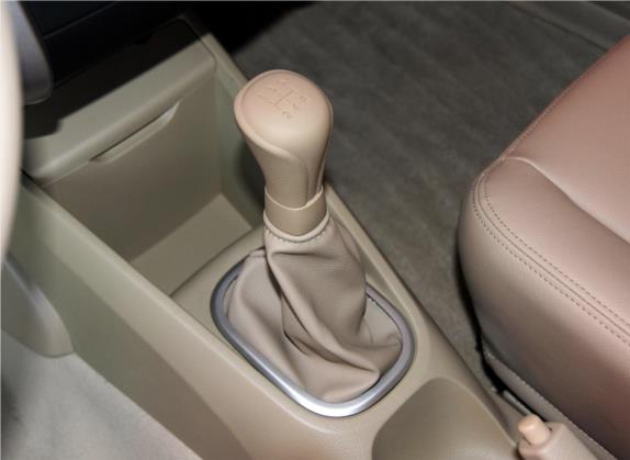 启辰D50 2013款 1.6L 手动豪华版 中控类   挡把