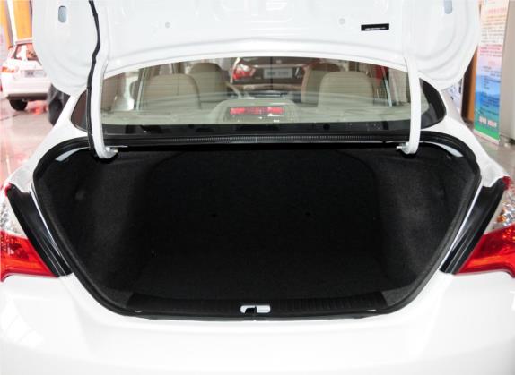 启辰D50 2013款 1.6L 自动豪华版 车厢座椅   后备厢