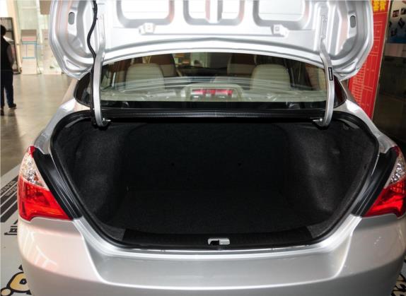 启辰D50 2013款 1.6L 自动北斗导航版 车厢座椅   后备厢