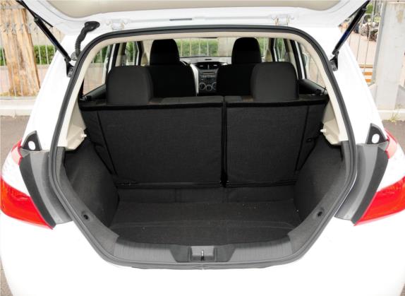 启辰R50 2012款 1.6L 自动舒适版 车厢座椅   后备厢