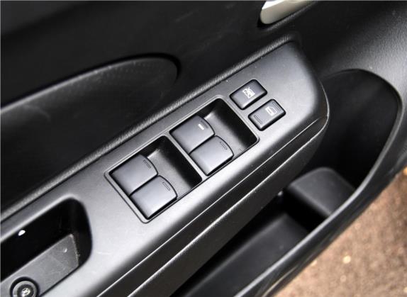 启辰R50 2012款 1.6L 自动舒适版 车厢座椅   门窗控制