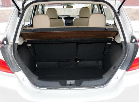 启辰R50 2012款 1.6L 自动尊贵版 车厢座椅   后备厢