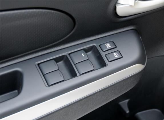 启辰R50 2012款 1.6L 自动尊贵版 车厢座椅   门窗控制