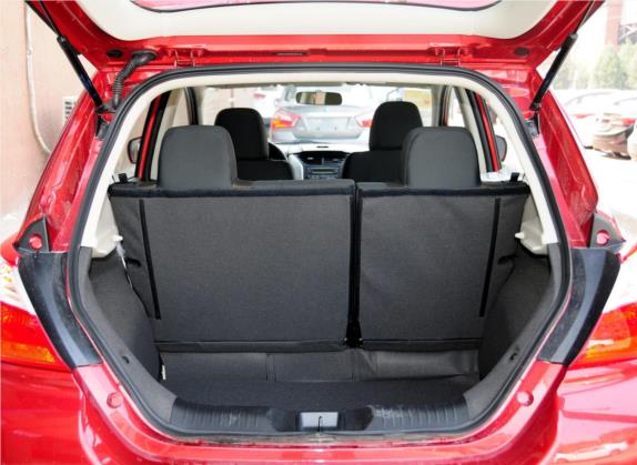 启辰R50 2013款 1.6L 自动时尚版 车厢座椅   后备厢