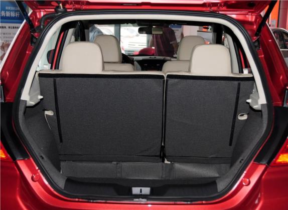 启辰R50 2013款 1.6L 手动豪华版 车厢座椅   后备厢