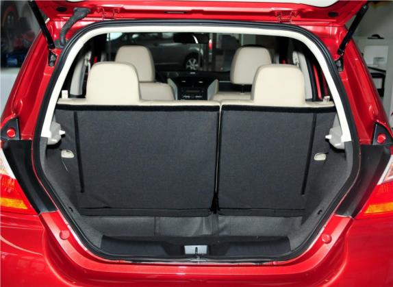 启辰R50 2013款 1.6L 自动豪华版 车厢座椅   后备厢