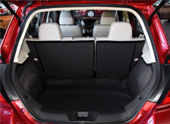 启辰R50 2015款 1.6L 手动豪华版 车厢座椅   后备厢