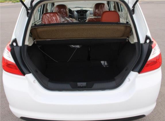 启辰R50 2016款 1.6L 手动精英版 车厢座椅   后备厢