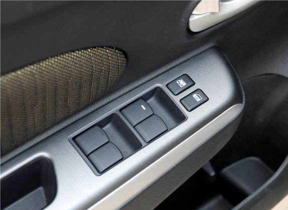 启辰R50X 2013款 1.6L 手动版 车厢座椅   门窗控制