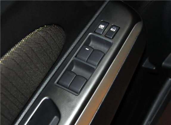 启辰R50X 2013款 1.6L 手动北斗导航版 车厢座椅   门窗控制