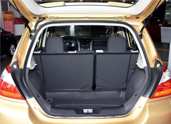 启辰R50X 2015款 1.6L 自动豪华版 车厢座椅   后备厢