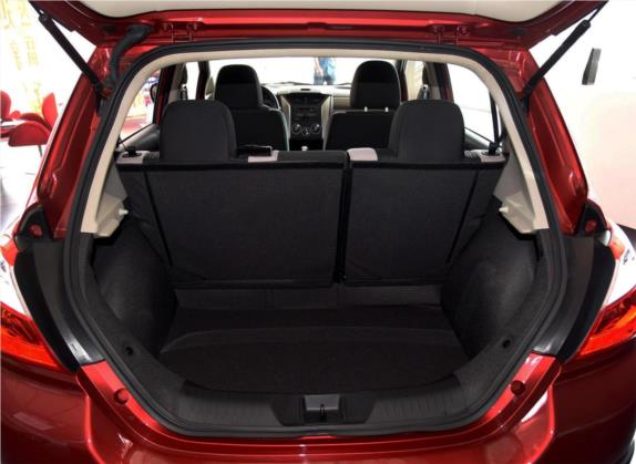 启辰R50X 2015款 1.6L 手动潮流版 车厢座椅   后备厢