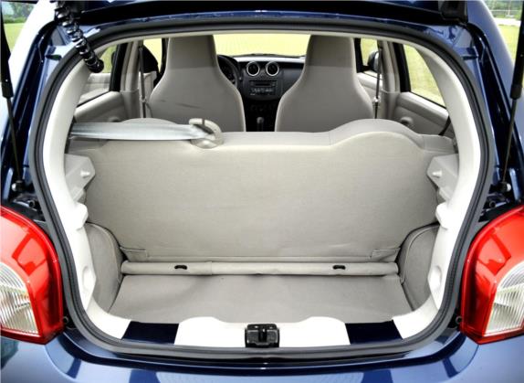 启辰R30 2014款 1.2L 手动尊享版 车厢座椅   后备厢