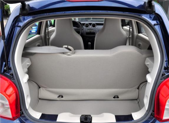 启辰R30 2014款 1.2L 手动易享版 车厢座椅   后备厢