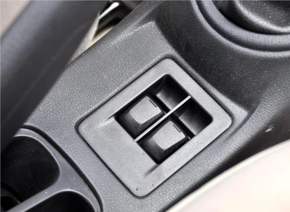 启辰R30 2014款 1.2L 手动易享版 车厢座椅   门窗控制