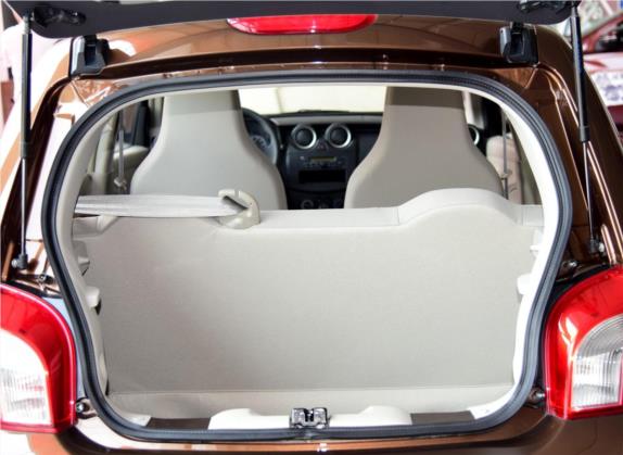 启辰R30 2014款 1.2L 手动舒享版 车厢座椅   后备厢