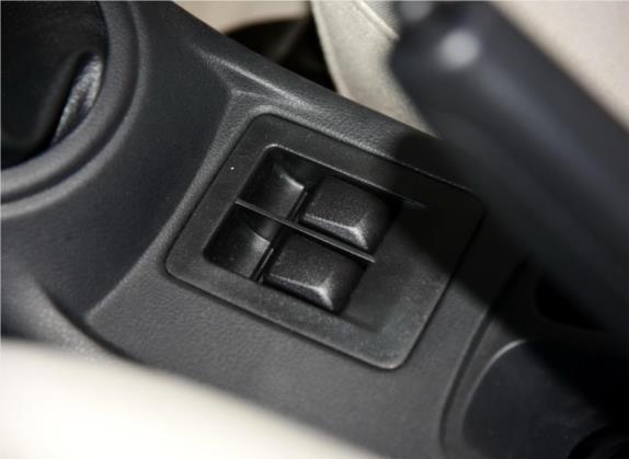 启辰R30 2014款 1.2L 手动舒享版 车厢座椅   门窗控制