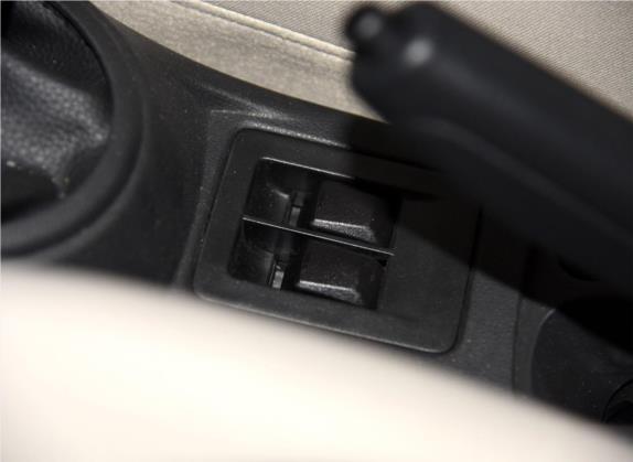 启辰R30 2014款 1.2L 手动优享版 车厢座椅   门窗控制