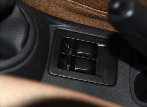 启辰R30 2016款 1.2L 手动舒享版 车厢座椅   门窗控制