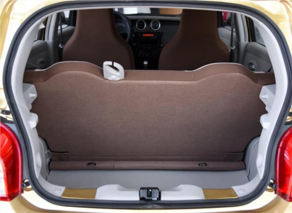 启辰R30 2016款 1.2L 手动优享版 车厢座椅   后备厢