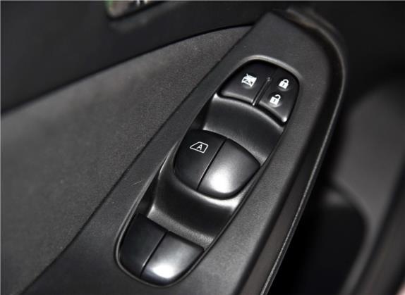 启辰T70 2015款 2.0L CVT睿趣版 车厢座椅   门窗控制