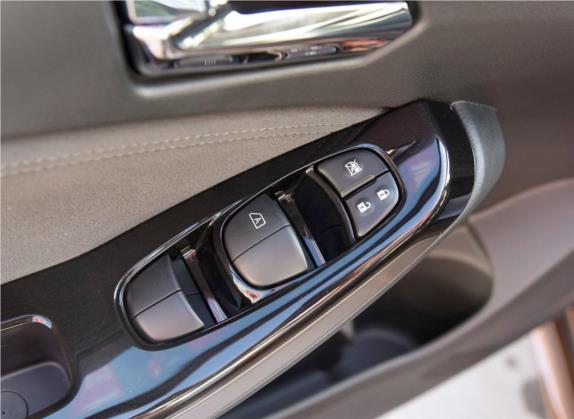 启辰T70 2016款 1.6L 手动睿行版 车厢座椅   门窗控制