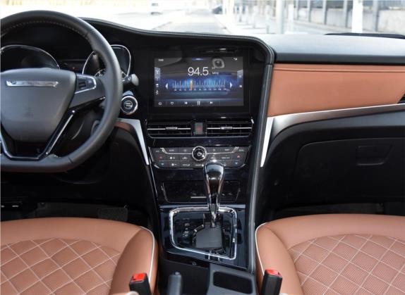 启辰T70 2018款 2.0L CVT睿享运动版 中控类   中控台