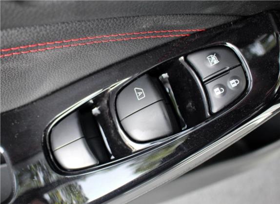 启辰T70 2019款 2.0L CVT睿趣版 国V 车厢座椅   门窗控制