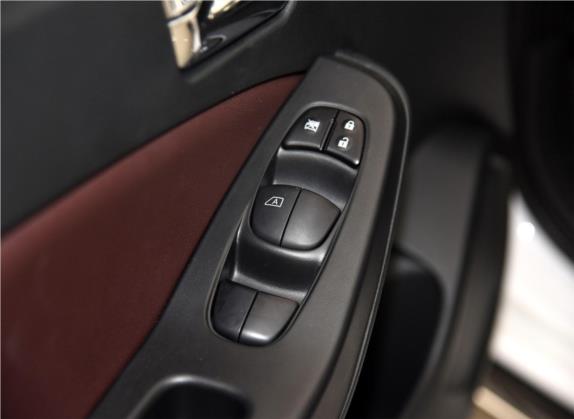 启辰T70X 2015款 2.0L 手动睿享运动版 车厢座椅   门窗控制
