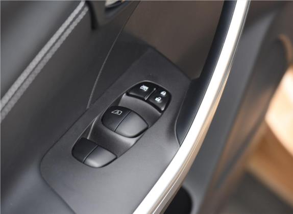 启辰T90 2017款 2.0L CVT领尚版 车厢座椅   门窗控制