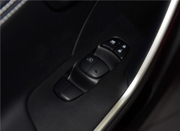 启辰T90 2017款 2.0L 手动智尚版 车厢座椅   门窗控制