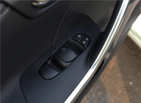 启辰T90 2017款 2.0L CVT智尚版 车厢座椅   门窗控制