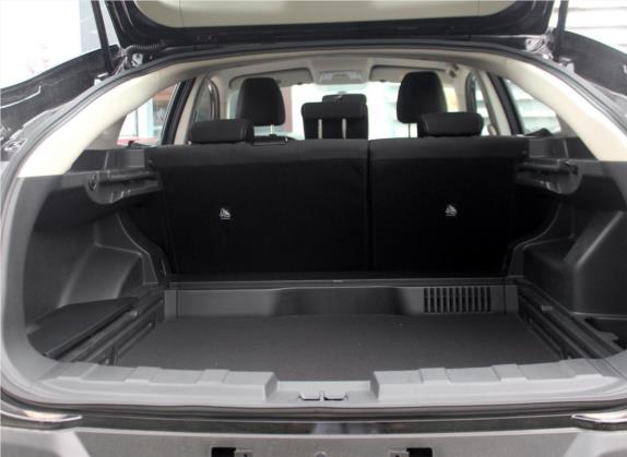 启辰T90 2017款 2.0L 手动辰尚版 车厢座椅   后备厢