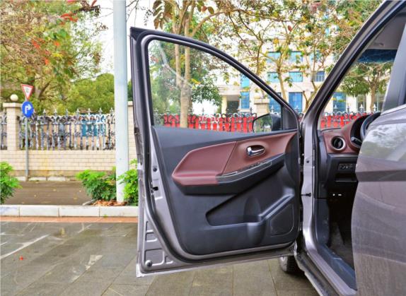 启辰M50V 2017款 1.6L XV CVT尊享版 车厢座椅   前门板