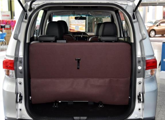 启辰M50V 2017款 1.5L XL 手动舒适版 车厢座椅   后备厢