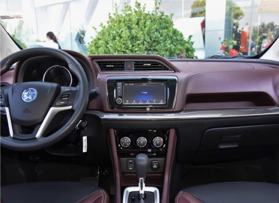 启辰M50V 2019款 1.6L CVT豪华版 中控类   中控台