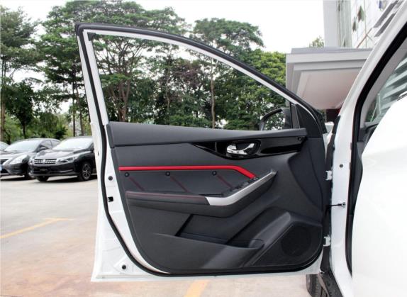 启辰D60 2019款 1.6L XE 手动舒适版 车厢座椅   前门板