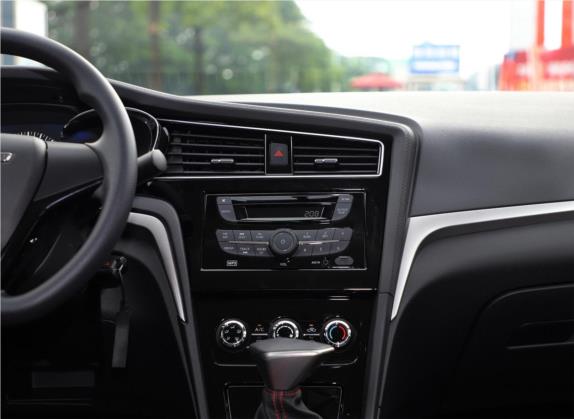 启辰D60 2019款 十万荣耀 1.6L XE CVT辰享版 国VI 中控类   中控台