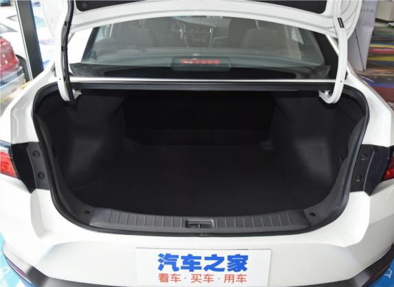启辰D60 2020款 1.6L Entry 手动舒享版 车厢座椅   后备厢