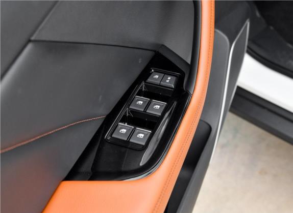 启辰T60 2018款 1.6L CVT智悦版 国V 车厢座椅   门窗控制