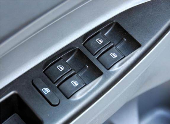 旗云2 2012款 1.5L 手动舒适型 车厢座椅   门窗控制