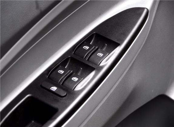旗云2 2012款 1.5L 手动尊贵型 车厢座椅   门窗控制