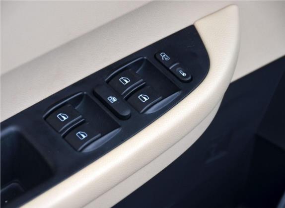 奇瑞E3 2013款 1.5L 手动智尚型 车厢座椅   门窗控制