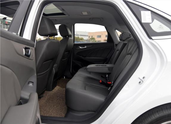 艾瑞泽7 2015款 1.5T 手动致尊版 车厢座椅   后排空间