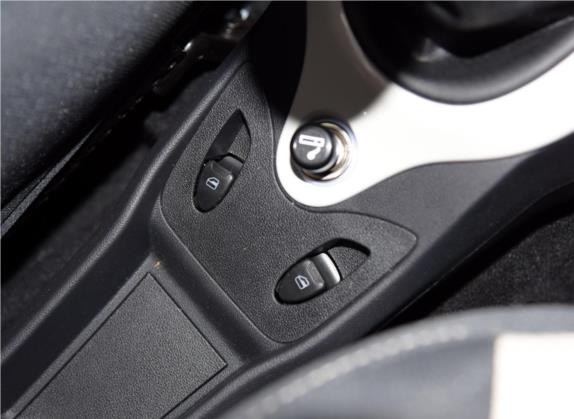 奇瑞QQ 2013款 1.0L 手动活力版 车厢座椅   门窗控制