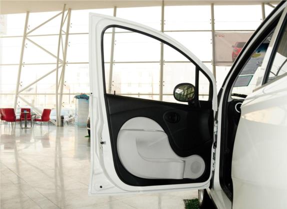 奇瑞QQ 2013款 1.0L 手动快乐版 车厢座椅   前门板