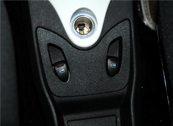 奇瑞QQ 2013款 1.0L 手动快乐版 车厢座椅   门窗控制