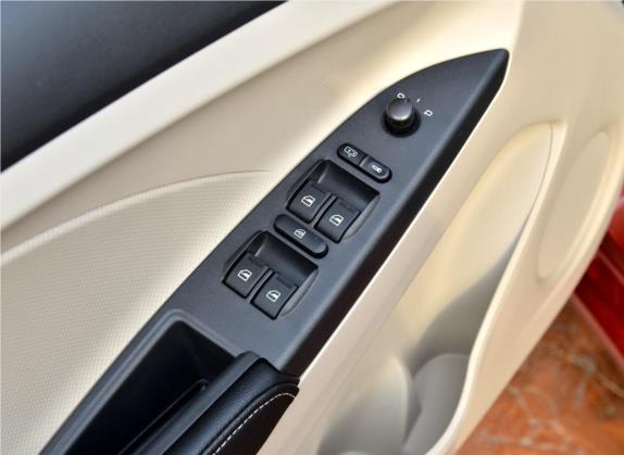 艾瑞泽3 2015款 1.5L 手动够型版 车厢座椅   门窗控制