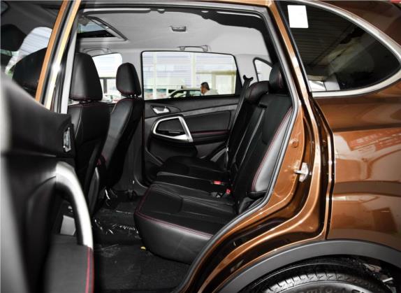 瑞虎5 2015款 2.0L 手动家尊版 车厢座椅   后排空间